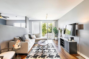 2 Br Oak Lawn Condo Wfh Setups Gated Parking